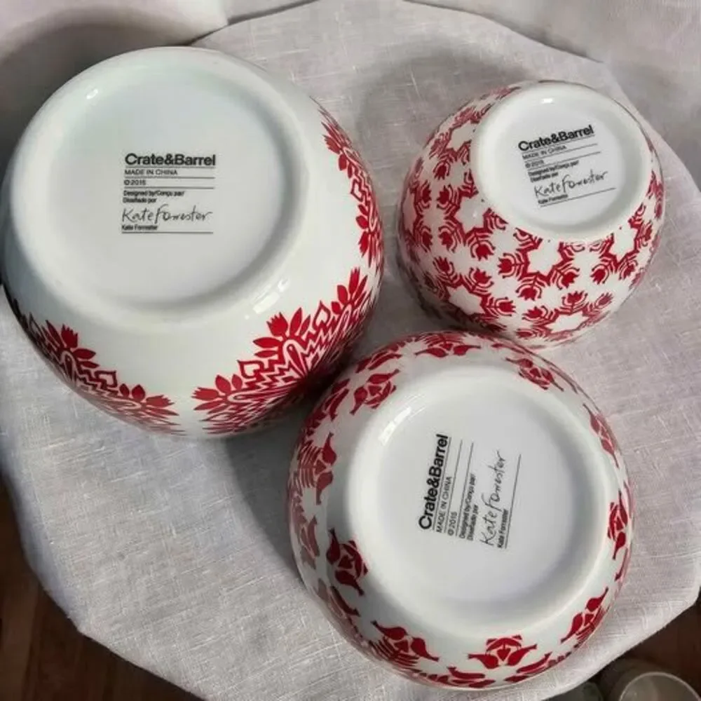 Crate & Barrel 2015 Kate Forrester Nordic Snowflake Bowls Set of 3 Christmas